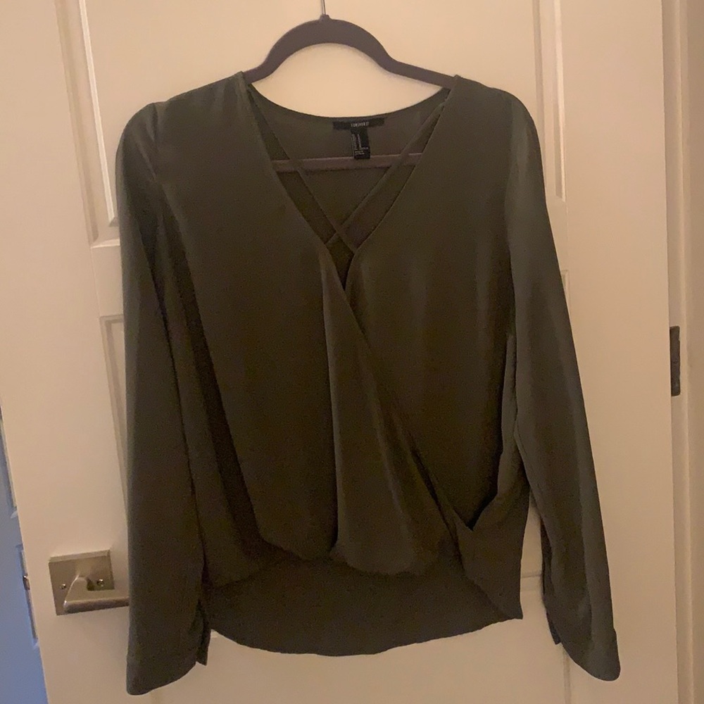 Green crisscross blouse with buttons on sleeves